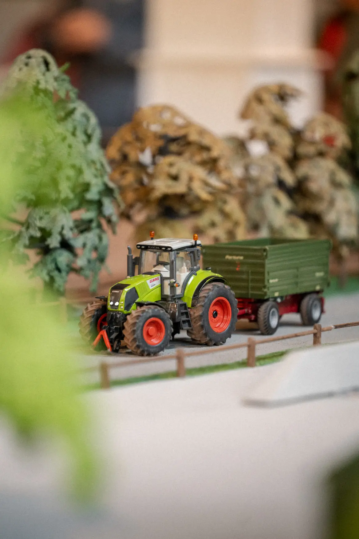 Siku Miniaturlandschaft mit Traktor